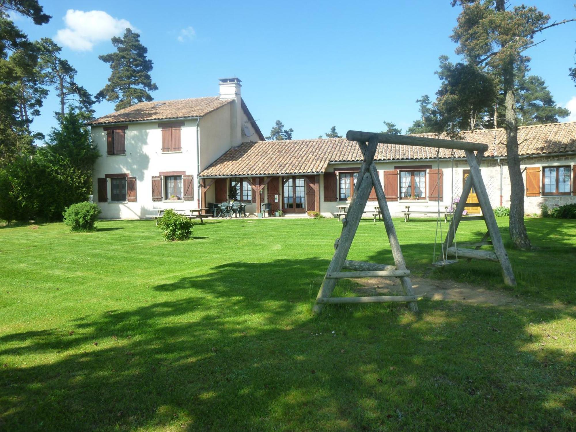 Auberge Les Volpilieres Ruynes-en-Margeride Exterior photo
