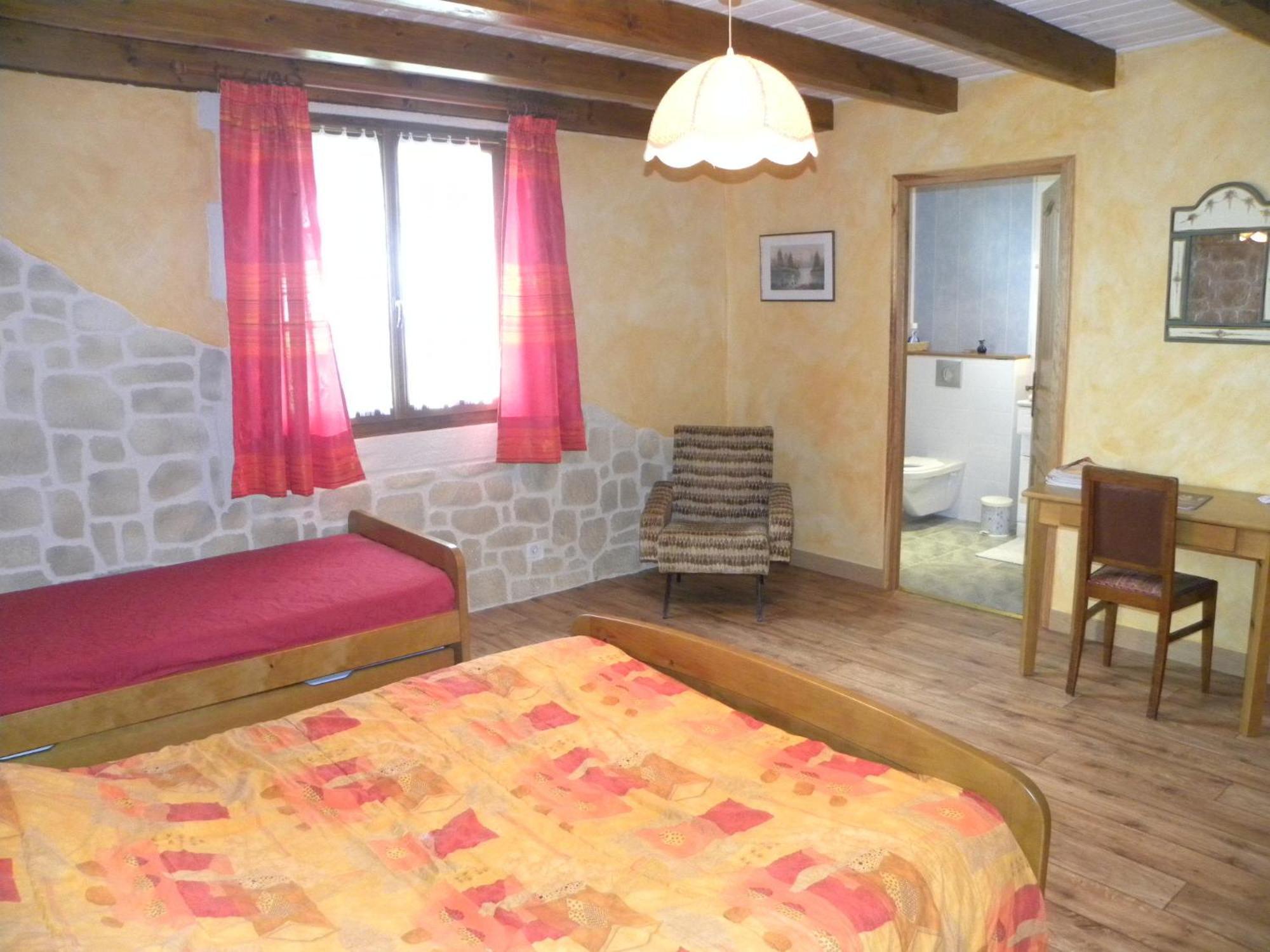 Auberge Les Volpilieres Ruynes-en-Margeride Exterior photo